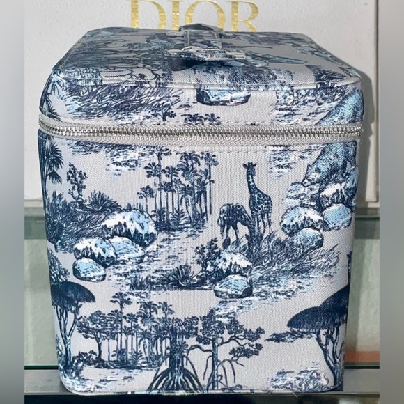 DIOR Around The World Mirrored Vanity Case - Picture 3 of 9